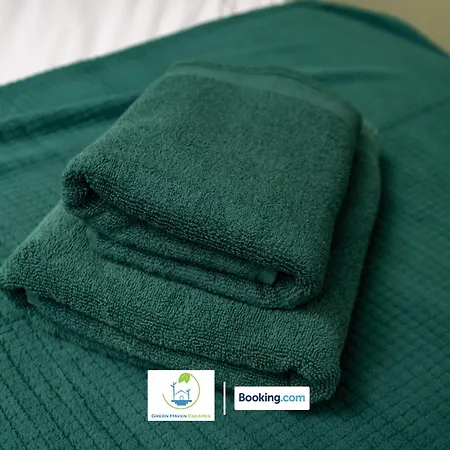 Cosy Retreat By Haven Escapes Short Lets & Serviced Seacroft With Free Off-street Parking & Pet-friendly *