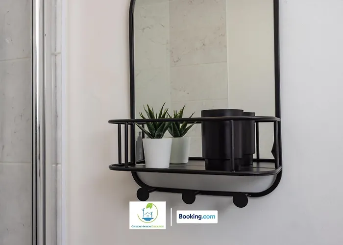 Cosy Retreat By Haven Escapes Short Lets & Serviced Seacroft With Free Off-street Parking & Pet-friendly *