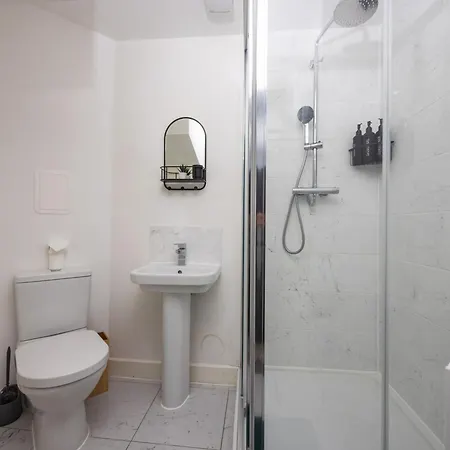 Apartment Cosy Retreat By Haven Escapes Short Lets & Serviced Seacroft With Free Off-street Parking & Pet-friendly