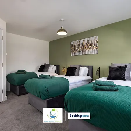 Cosy Retreat By Haven Escapes Short Lets & Serviced Seacroft With Free Off-street Parking & Pet-friendly Apartment *