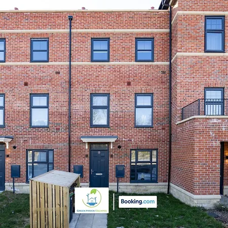 Cosy Retreat By Haven Escapes Short Lets & Serviced Seacroft With Free Off-street Parking & Pet-friendly Apartment Leeds (West Yorkshire)