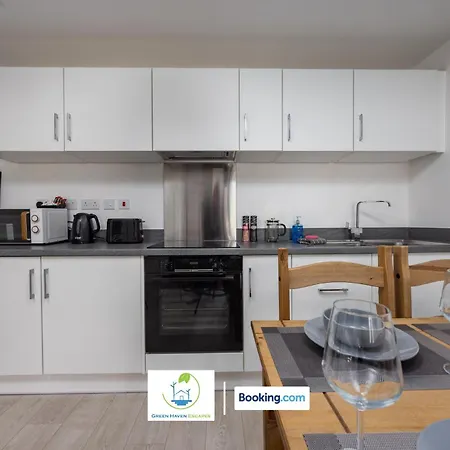 Cosy Retreat By Haven Escapes Short Lets & Serviced Seacroft With Free Off-street Parking & Pet-friendly *