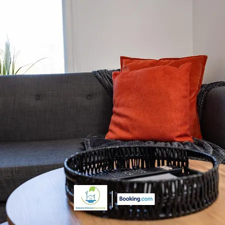 Cosy Retreat By Haven Escapes Short Lets & Serviced Seacroft With Free Off-street Parking & Pet-friendly Leeds (West Yorkshire)