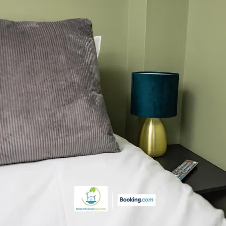 Cosy Retreat By Haven Escapes Short Lets & Serviced Seacroft With Free Off-street Parking & Pet-friendly