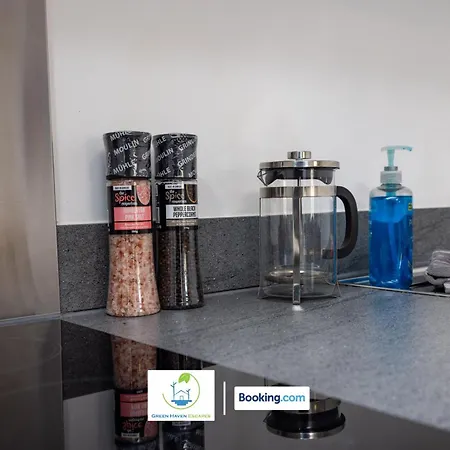 Apartment Cosy Retreat By Haven Escapes Short Lets & Serviced Seacroft With Free Off-street Parking & Pet-friendly *