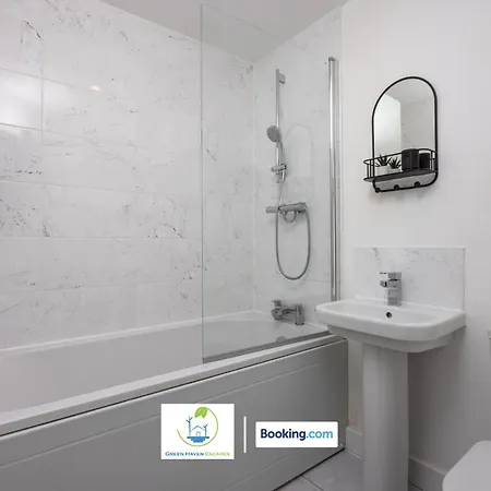 Cosy Retreat By Haven Escapes Short Lets & Serviced Seacroft With Free Off-street Parking & Pet-friendly Leeds (West Yorkshire)