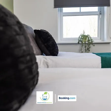 Cosy Retreat By Haven Escapes Short Lets & Serviced Seacroft With Free Off-street Parking & Pet-friendly