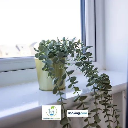 Apartment Cosy Retreat By Haven Escapes Short Lets & Serviced Seacroft With Free Off-street Parking & Pet-friendly