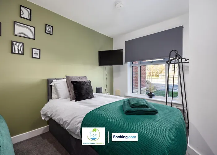 Cosy Retreat By Haven Escapes Short Lets & Serviced Seacroft With Free Off-street Parking & Pet-friendly Leeds (West Yorkshire)