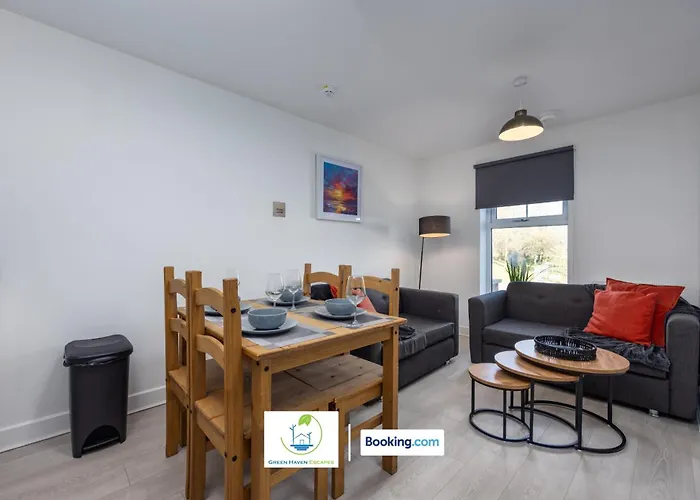 Cosy Retreat By Haven Escapes Short Lets & Serviced Seacroft With Free Off-street Parking & Pet-friendly * Leeds (West Yorkshire)