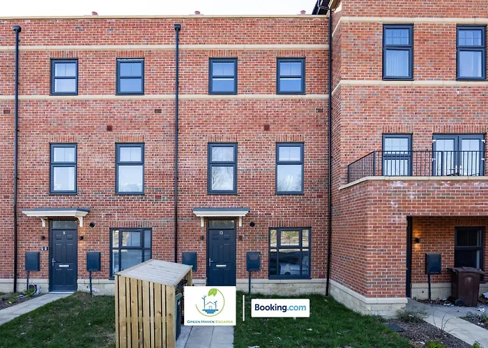 Cosy Retreat By Haven Escapes Short Lets & Serviced Seacroft With Free Off-street Parking & Pet-friendly Apartment Leeds (West Yorkshire)