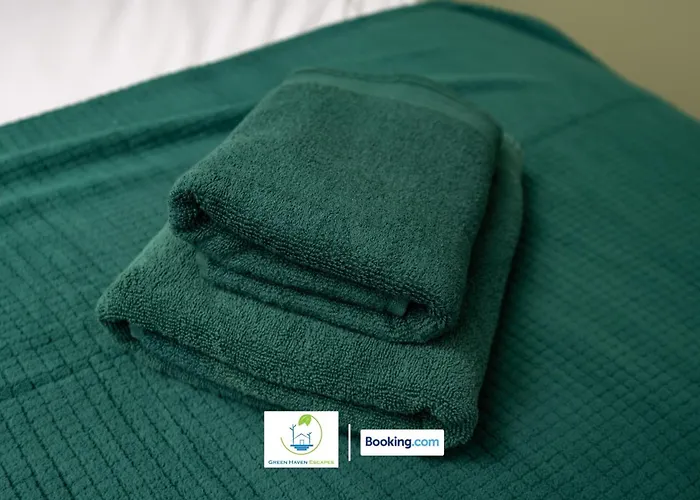 Cosy Retreat By Haven Escapes Short Lets & Serviced Seacroft With Free Off-street Parking & Pet-friendly *