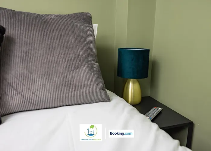 Cosy Retreat By Haven Escapes Short Lets & Serviced Seacroft With Free Off-street Parking & Pet-friendly