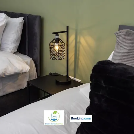 Cosy Retreat By Haven Escapes Short Lets & Serviced Seacroft With Free Off-street Parking & Pet-friendly *